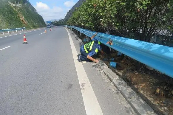 海北高速路波形护栏